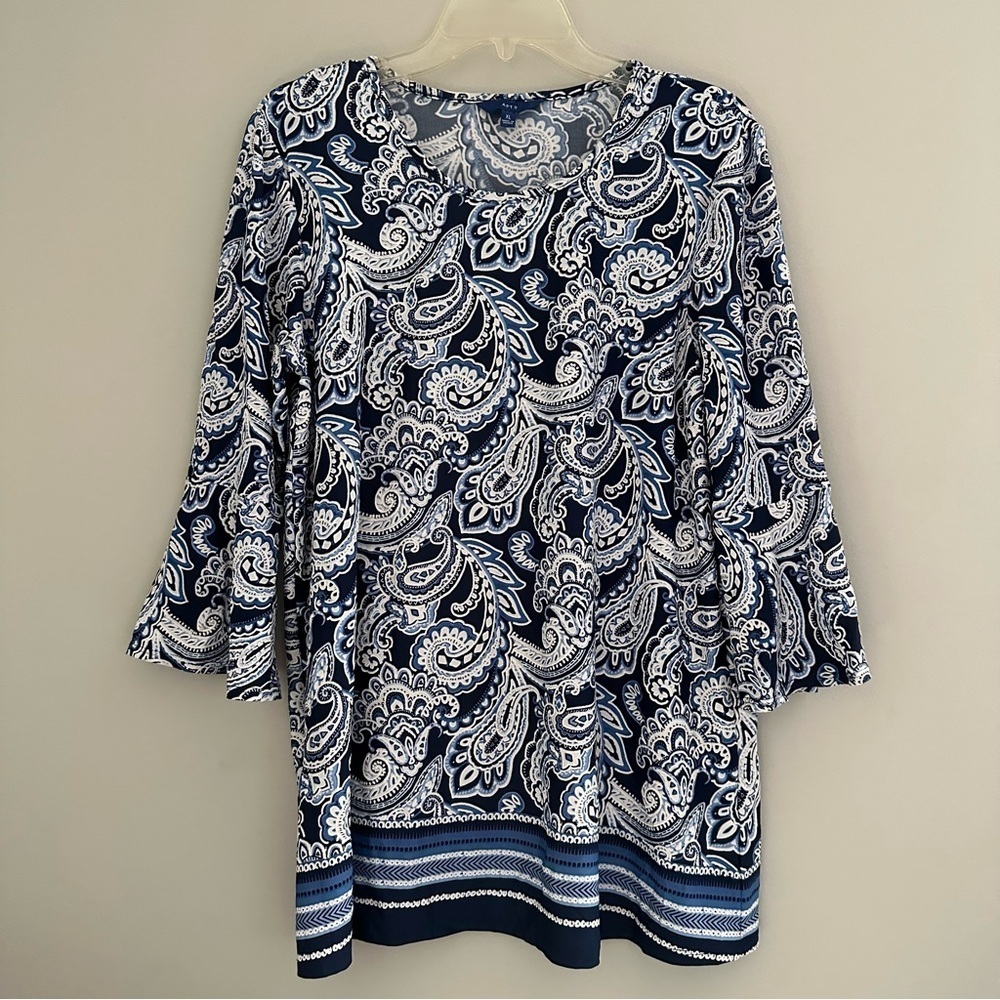 Apt 9 Navy Blue and White Flowy Paisley patterned blouse